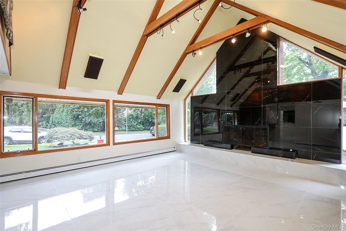 Empty room, Interior, Marble, Wooden Beams