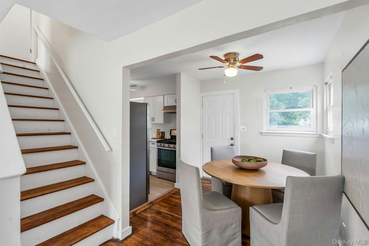 Dining room, Interior, Kitchen, Stainless Steel Appliances, Wood Texture Flooring