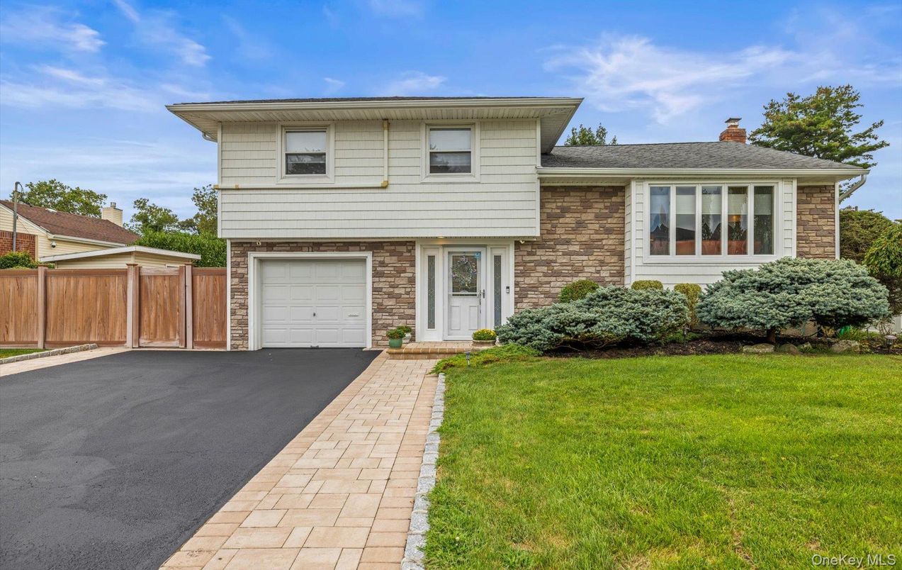 Attached, Exterior, Facade, Brick Facade, Split Level