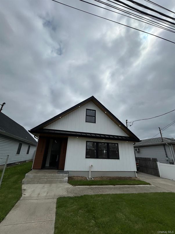 Backyard, Exterior, Facade, Farmhouse