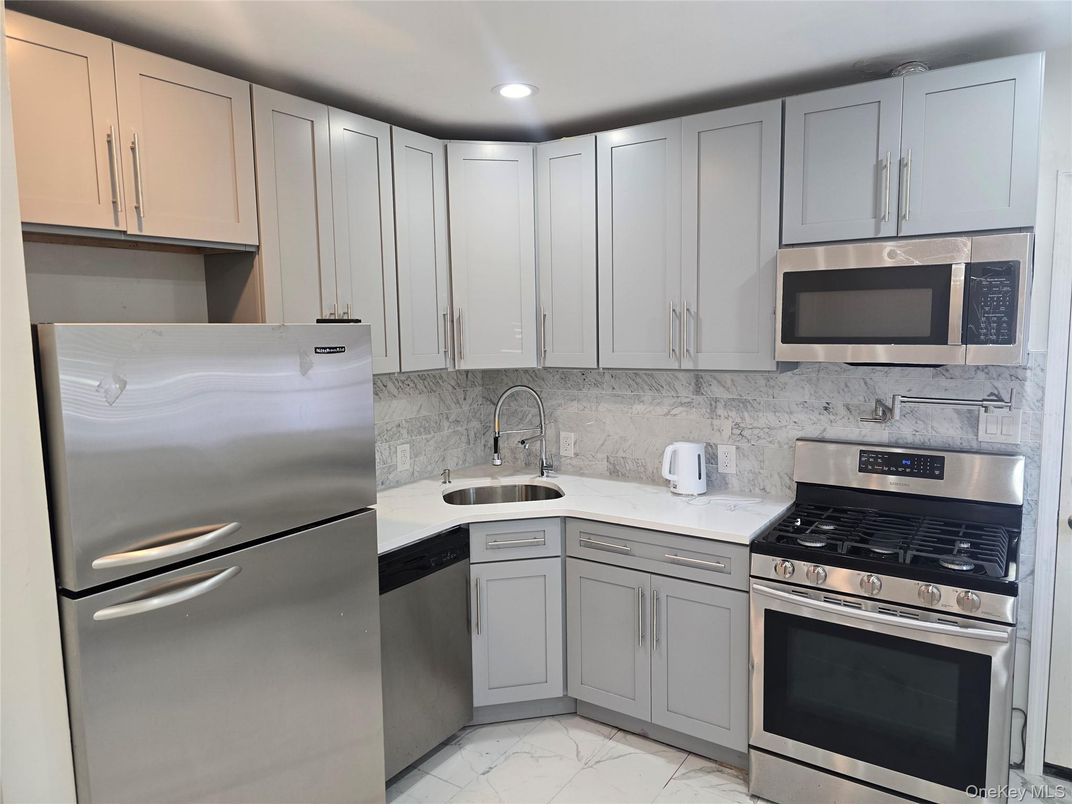 Interior, Kitchen, Marble, Recessed Lighting, Stainless Steel Appliances