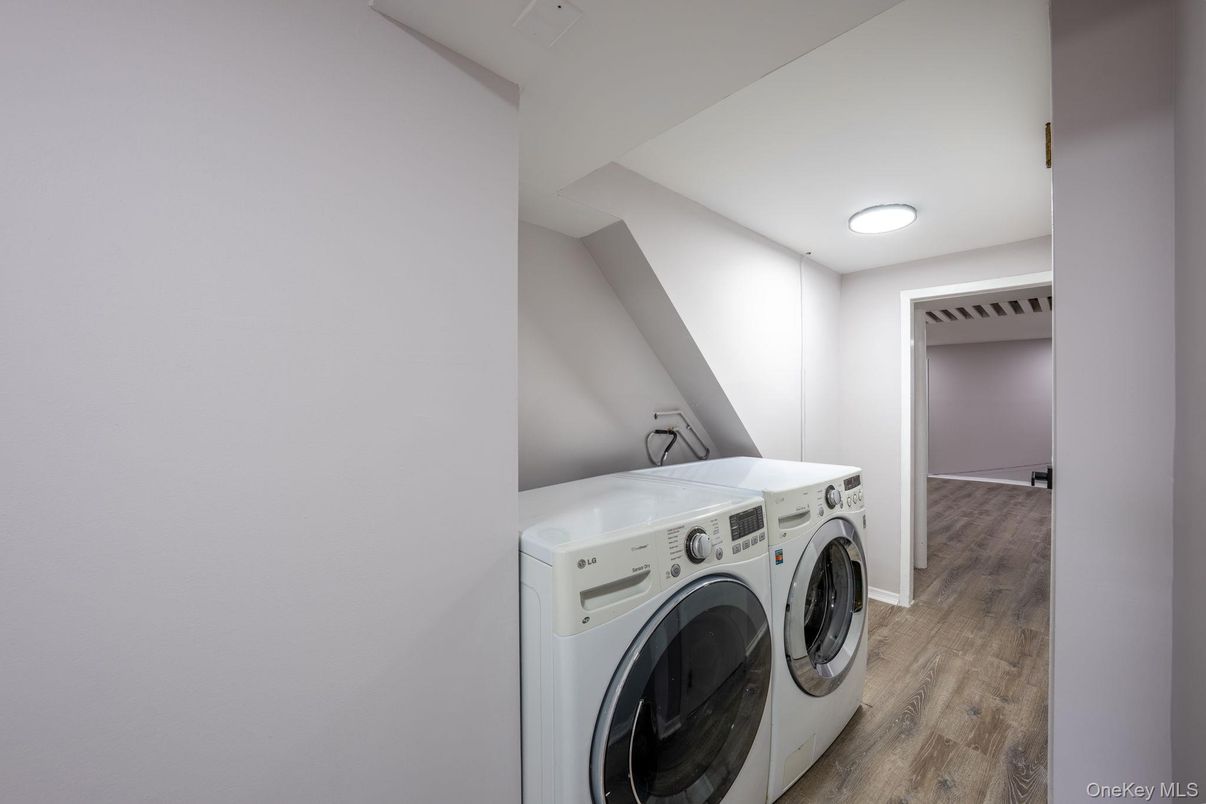 Interior, Washer, Wood Texture Flooring