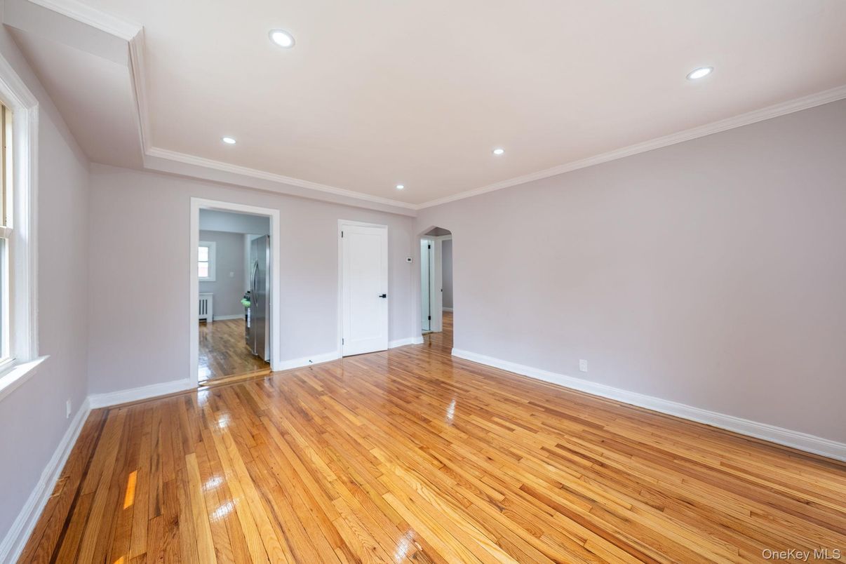 Empty room, Interior, Recessed Lighting, Wood Texture Flooring