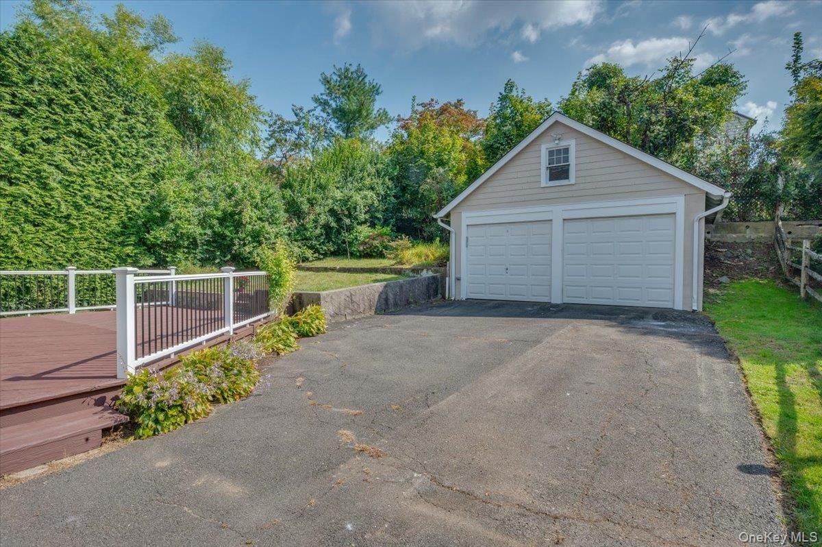 Detached Garage, Exterior