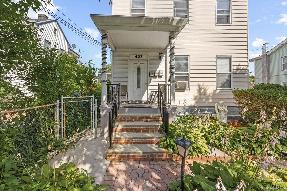 Exterior, Facade, None