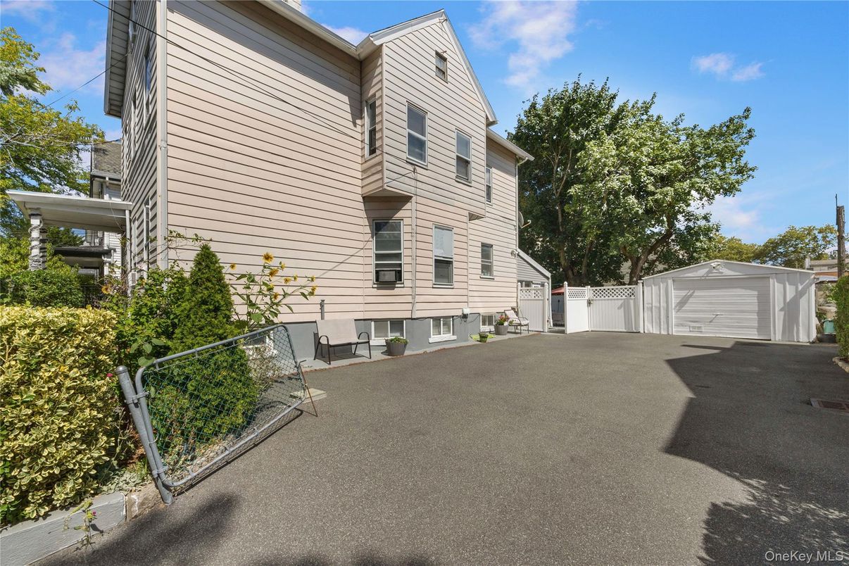 Detached Garage, Exterior