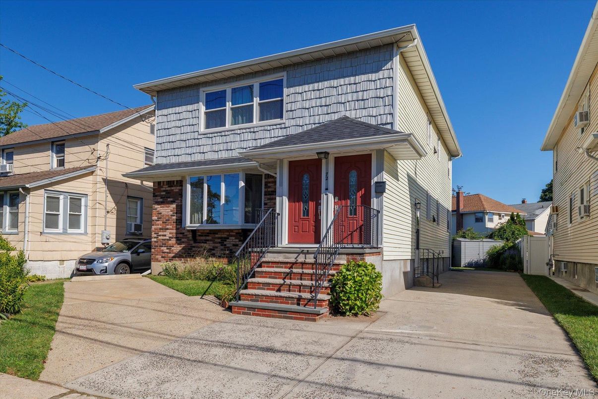 Exterior, Facade, American Foursquare