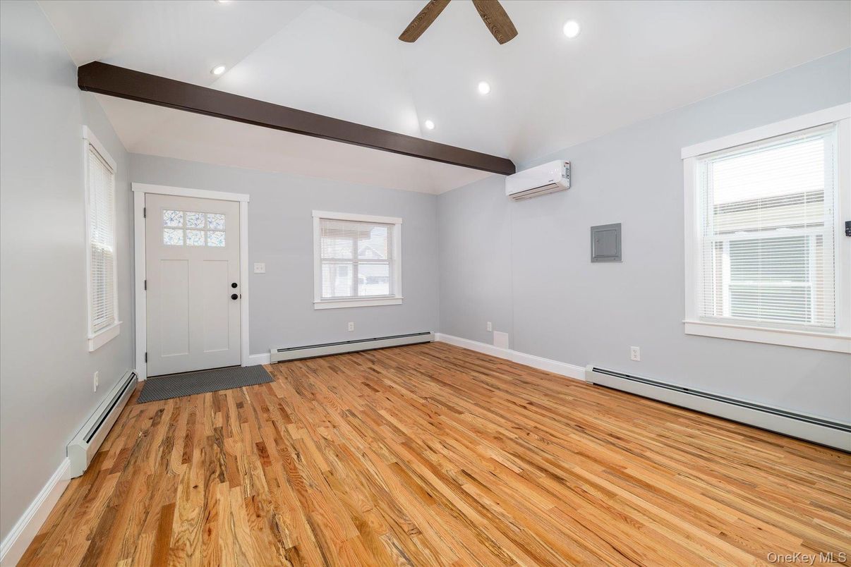 Empty room, Interior, Recessed Lighting, Wooden Beams, Wood Texture Flooring