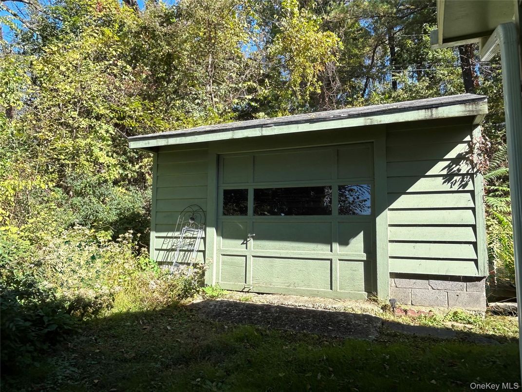 Detached Garage, Exterior