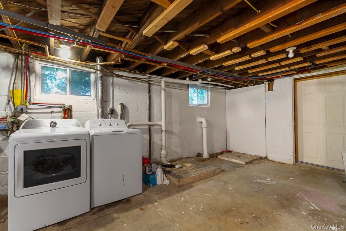 Interior, Washer, Wooden Beams