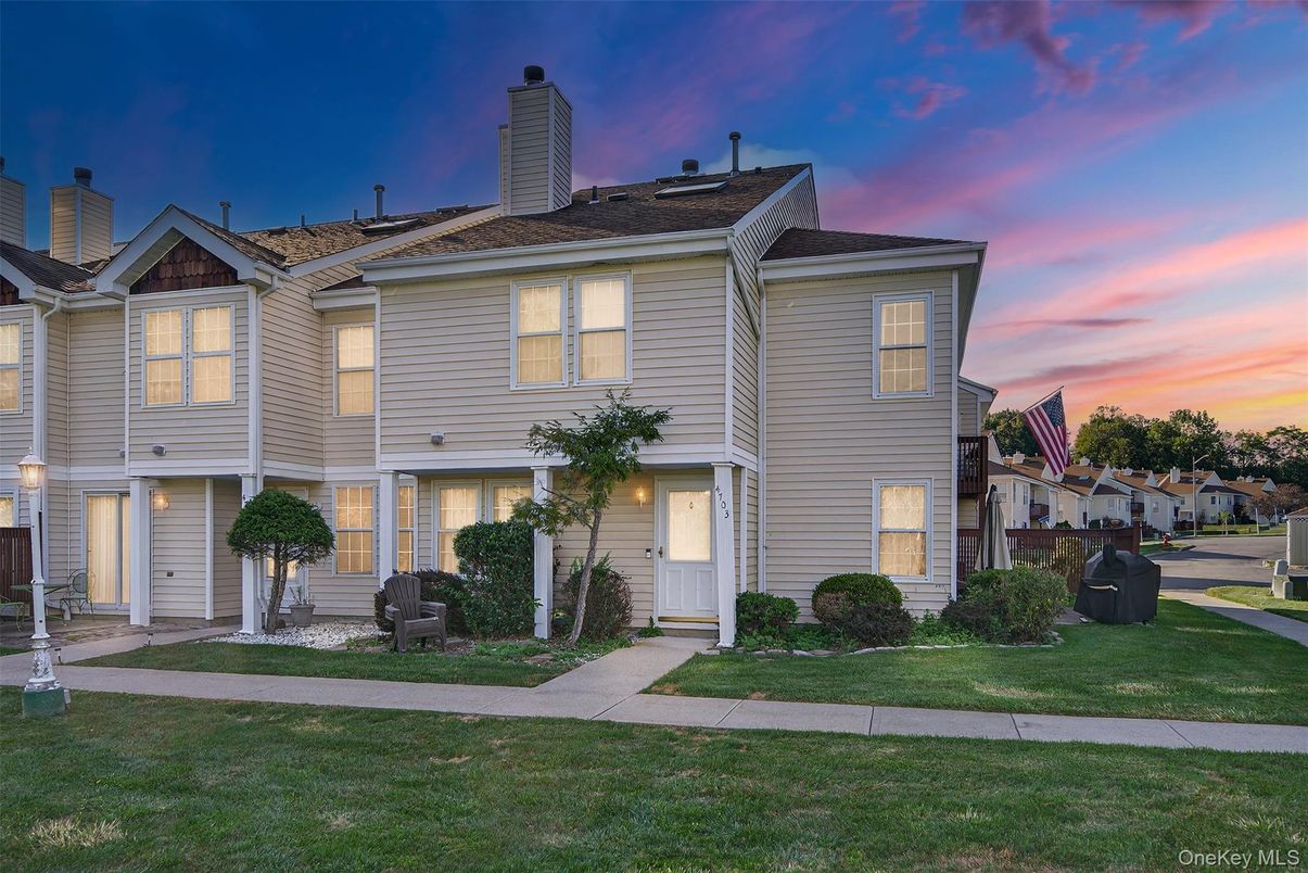 Attached, Exterior, Facade, Georgian