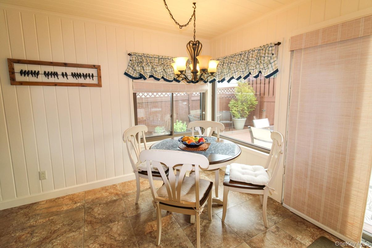 Chandelier, Dining room, Interior