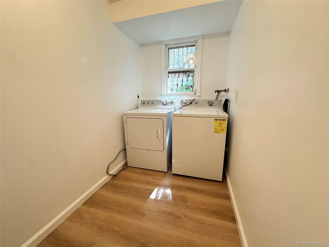 Interior, Washer, Wood Texture Flooring