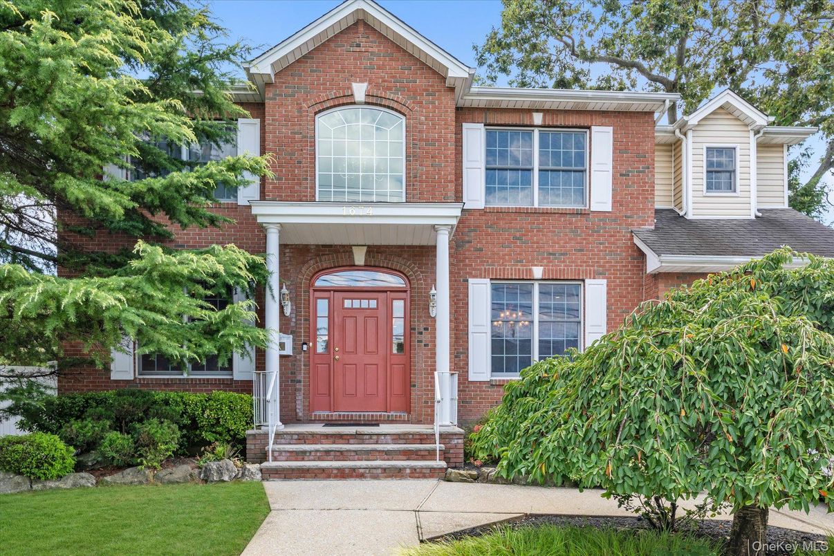 Exterior, Facade, Brick Facade, Brick Traditional