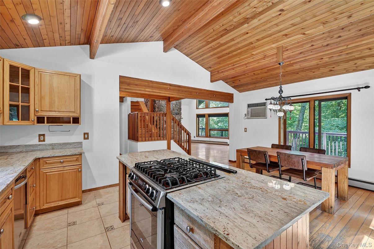 Chandelier, Dining room, Interior, Kitchen, Pendant Lights, Recessed Lighting, Wooden Beams, Wooden Ceilings