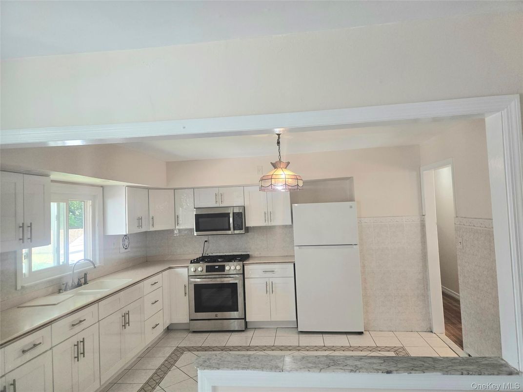 Interior, Kitchen, Pendant Lights, Stainless Steel Appliances