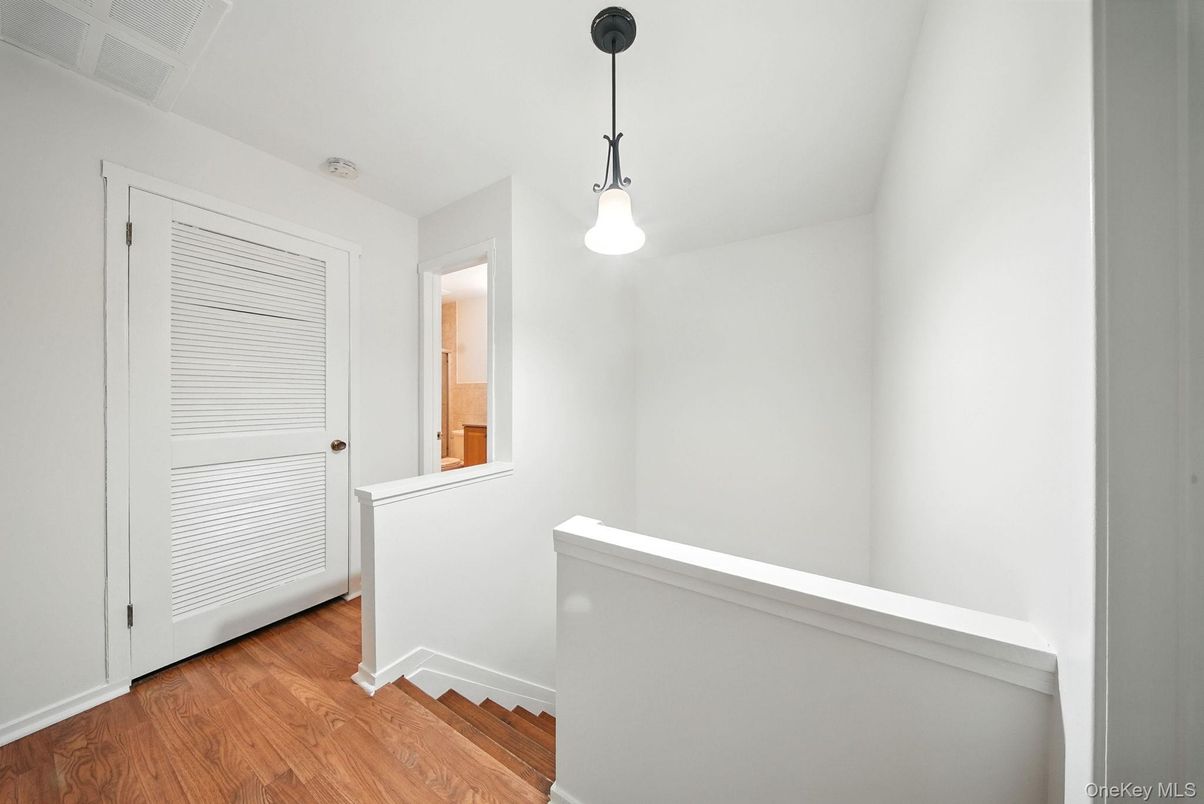 Interior, Pendant Lights, Wood Texture Flooring