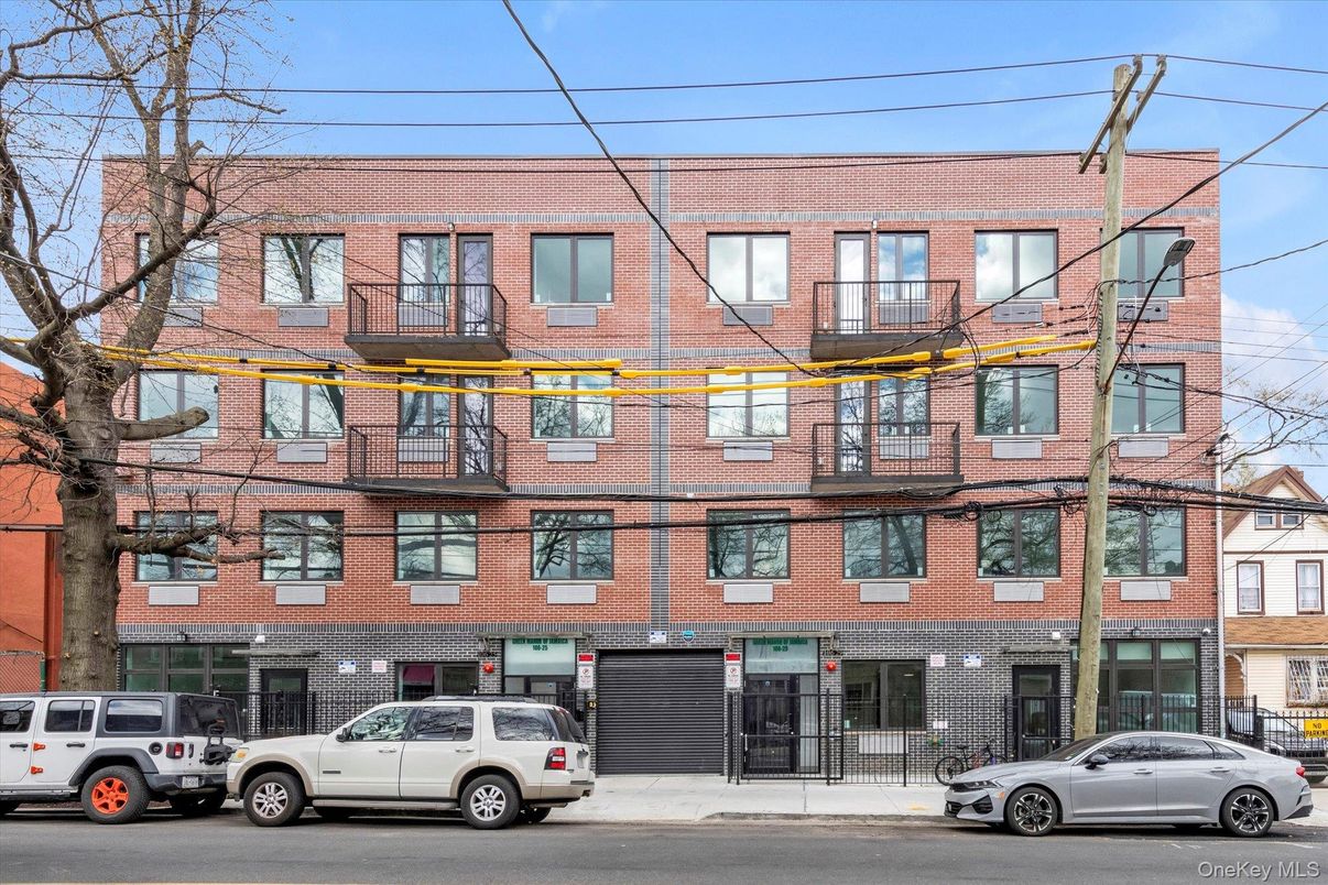 Exterior, Facade, Brick Facade, Rowhouse