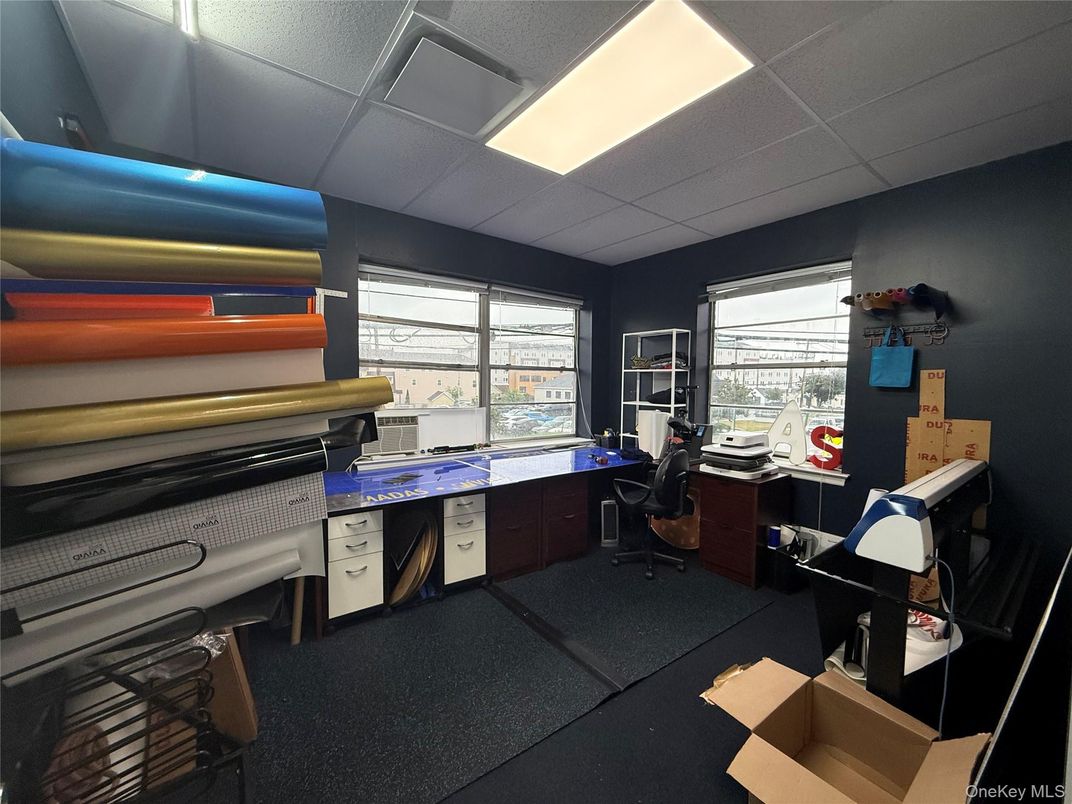 Home Office, Interior