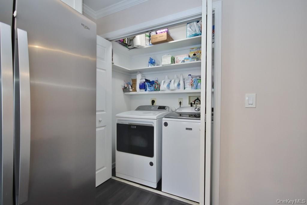 Interior, Utility Closets, Washer, Wood Texture Flooring