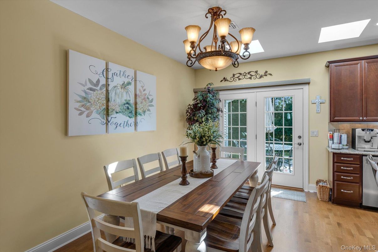 Chandelier, Dining room, Interior, Recessed Lighting, Wood Texture Flooring