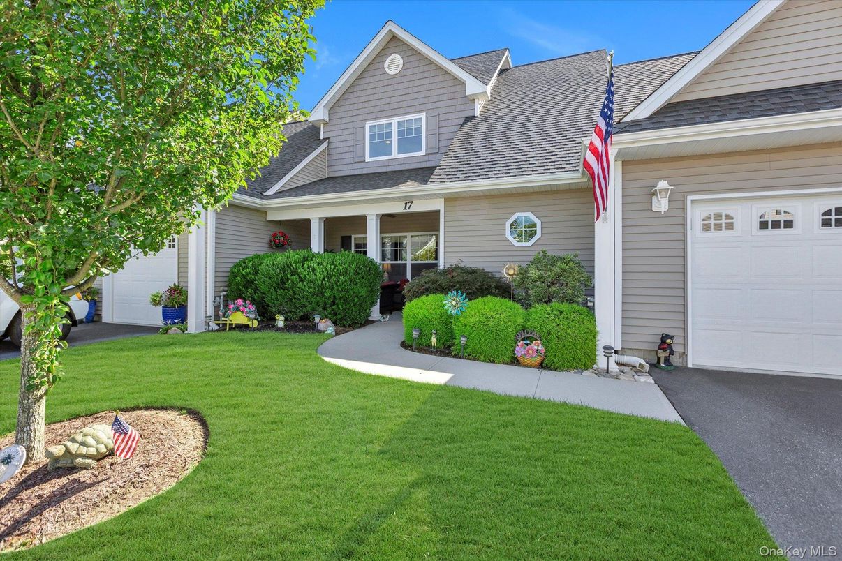 Attached, Exterior, Facade, Cape Cod