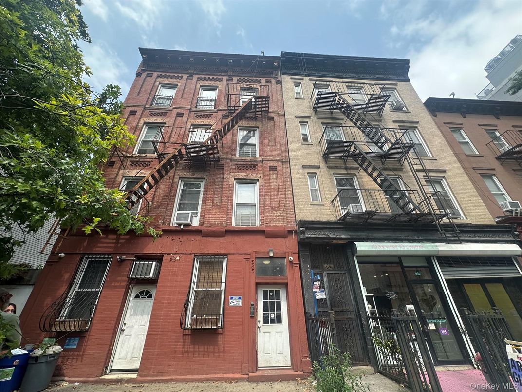 Exterior, Facade, Brick Facade, Rowhouse