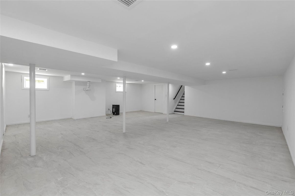 Empty room, Interior, Marble, Recessed Lighting