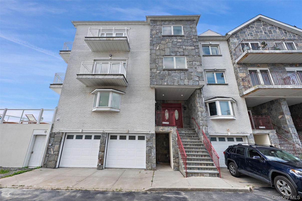Attached, Exterior, Facade, Brick Facade, Rowhouse