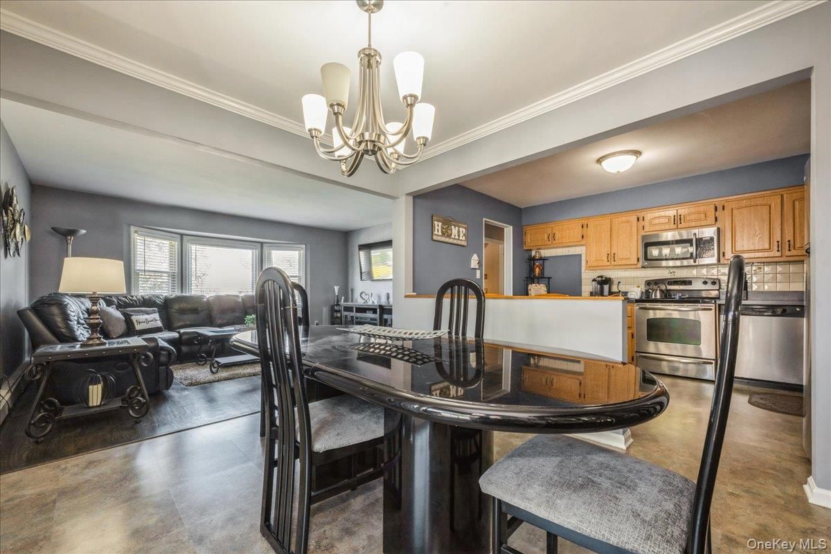 Chandelier, Dining room, Interior, Kitchen, Living room, Stainless Steel Appliances