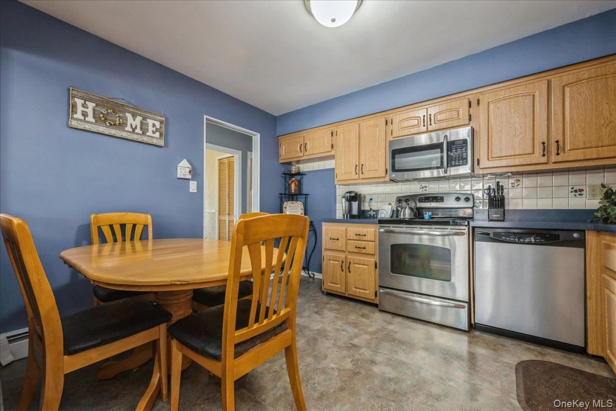Dining room, Interior, Kitchen, Stainless Steel Appliances
