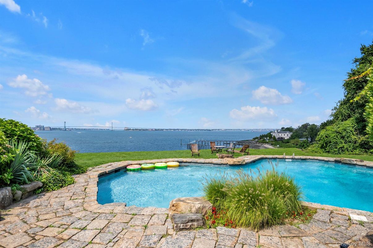 Exterior, Pool, Water