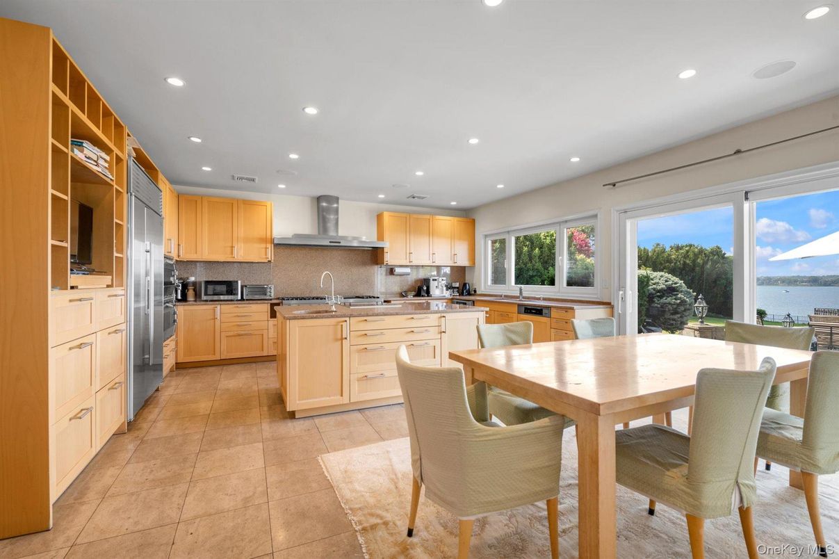 Dining room, Interior, Kitchen, Recessed Lighting, Stainless Steel Appliances, Water