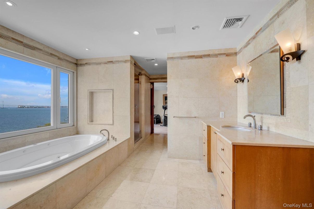 Bathroom, Dual Sink Vanities, Interior, Recessed Lighting, Water
