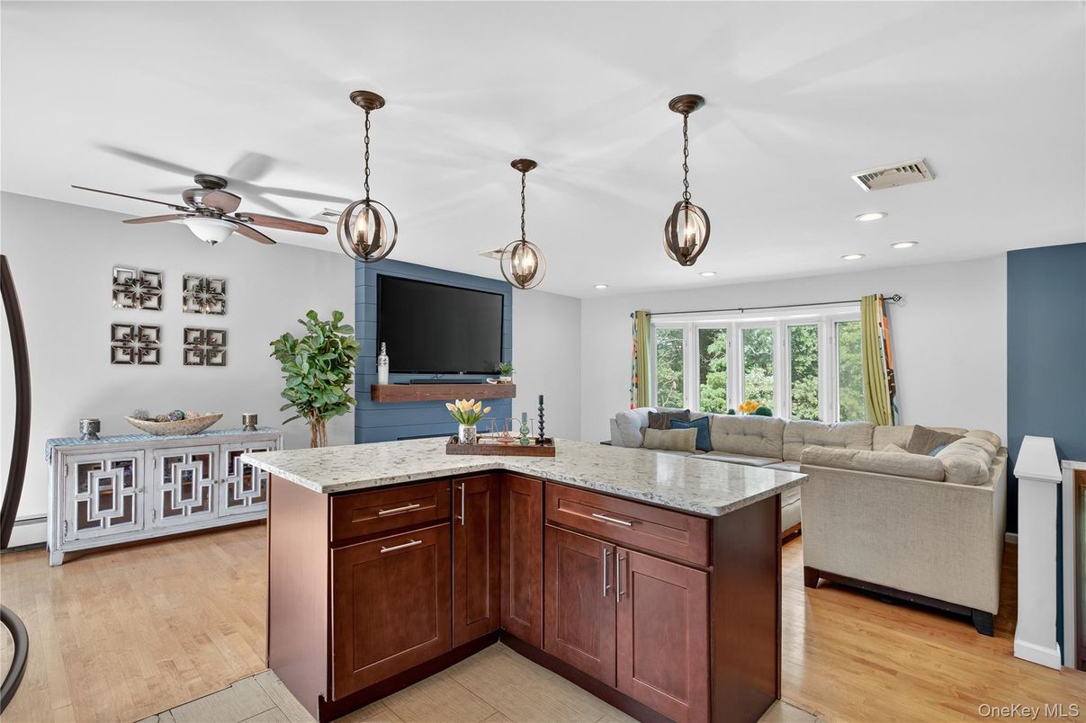 Interior, Living room, Pendant Lights, Recessed Lighting, Wood Texture Flooring