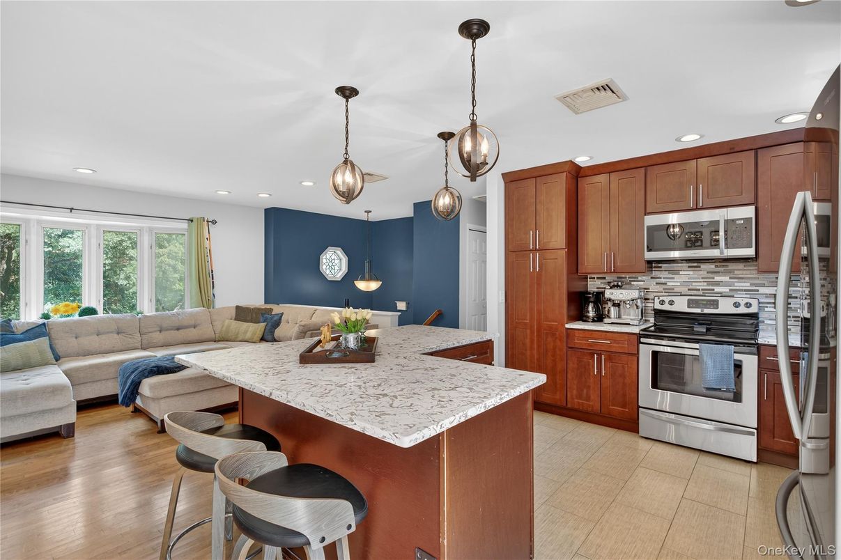 Interior, Kitchen, Living room, Pendant Lights, Recessed Lighting, Stainless Steel Appliances, Wood Texture Flooring
