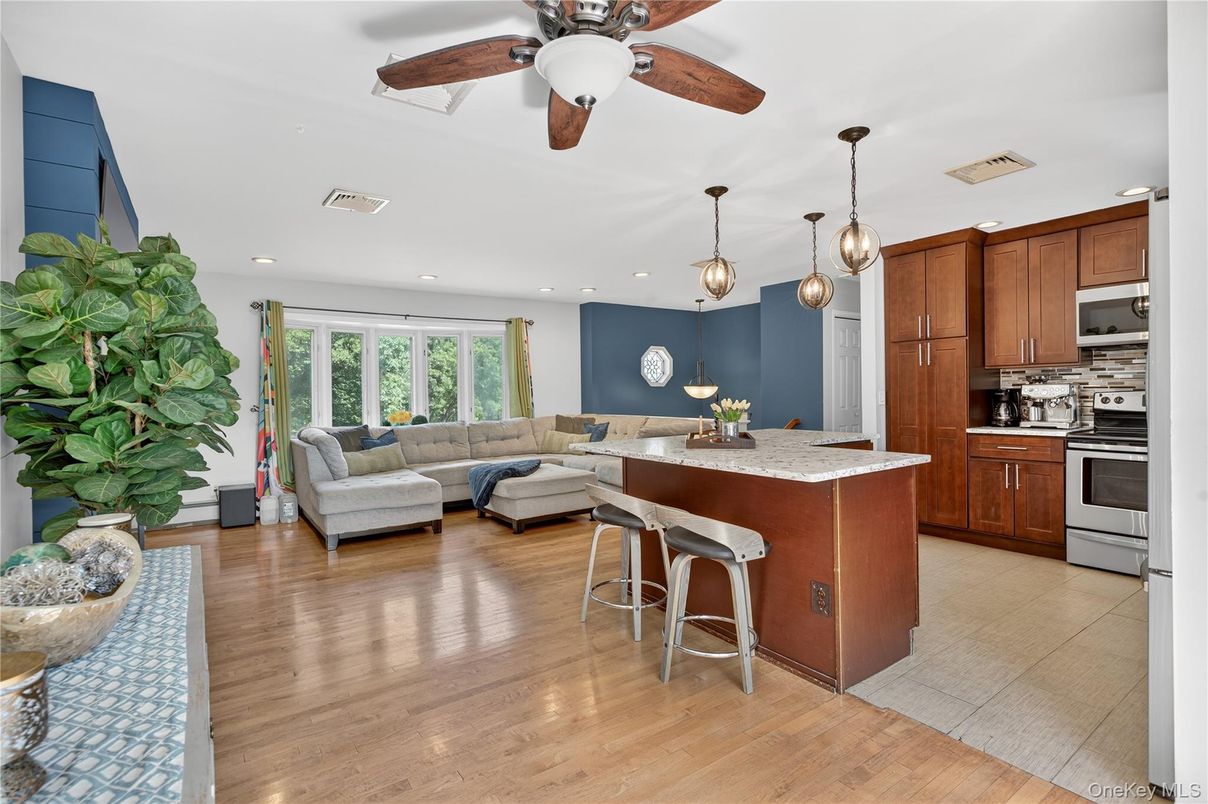 Interior, Kitchen, Living room, Pendant Lights, Recessed Lighting, Stainless Steel Appliances, Wood Texture Flooring