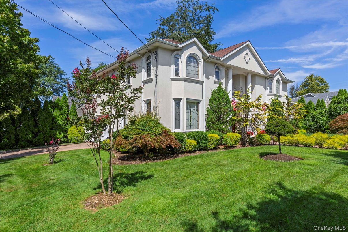 Backyard, Exterior, Facade, Queen Anne Victorian