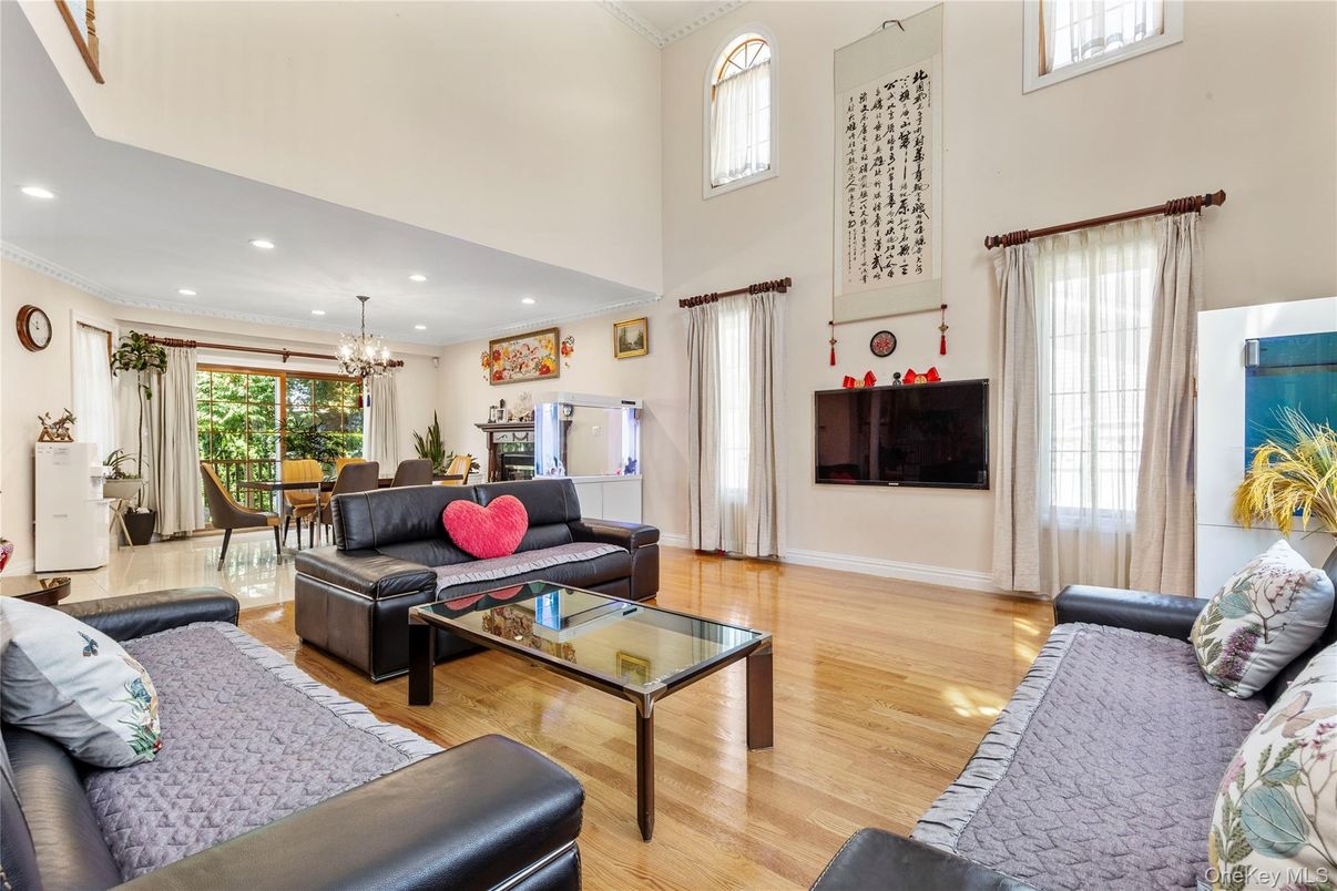 Chandelier, Dining room, Interior, Living room, Recessed Lighting, Wood Texture Flooring
