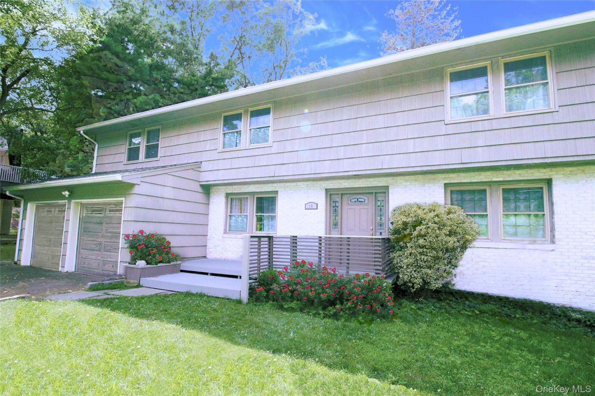 Attached, Exterior, Facade, Raised Ranch