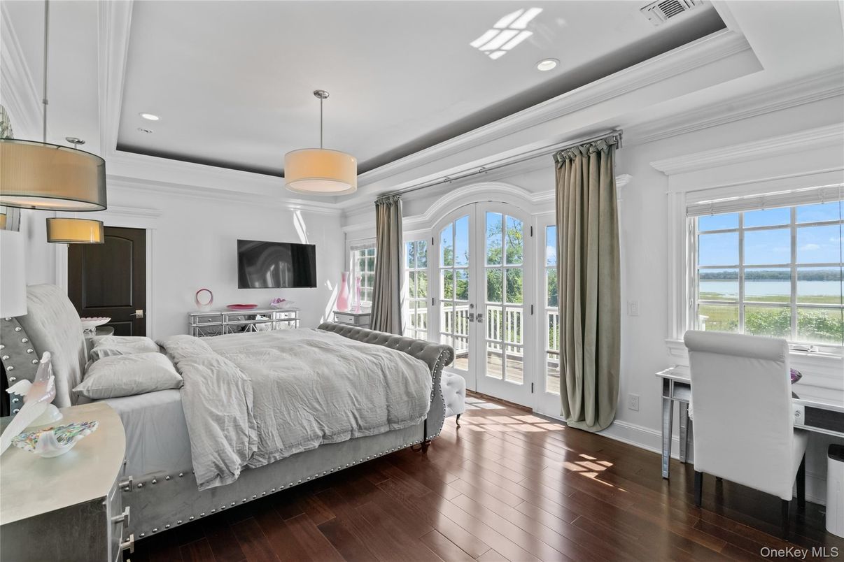 Bedroom, Interior, Pendant Lights, Recessed Lighting, Water, Wood Texture Flooring