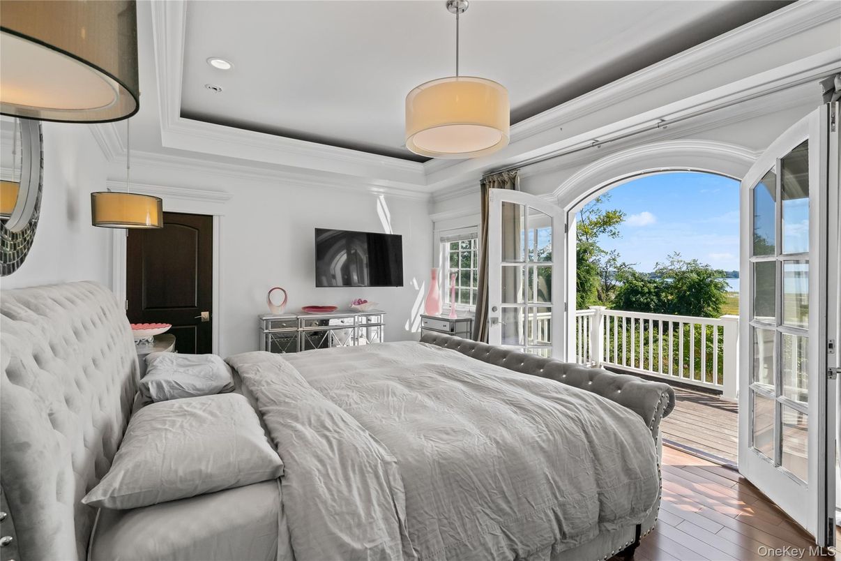 Bedroom, Interior, Pendant Lights, Recessed Lighting, Wood Texture Flooring