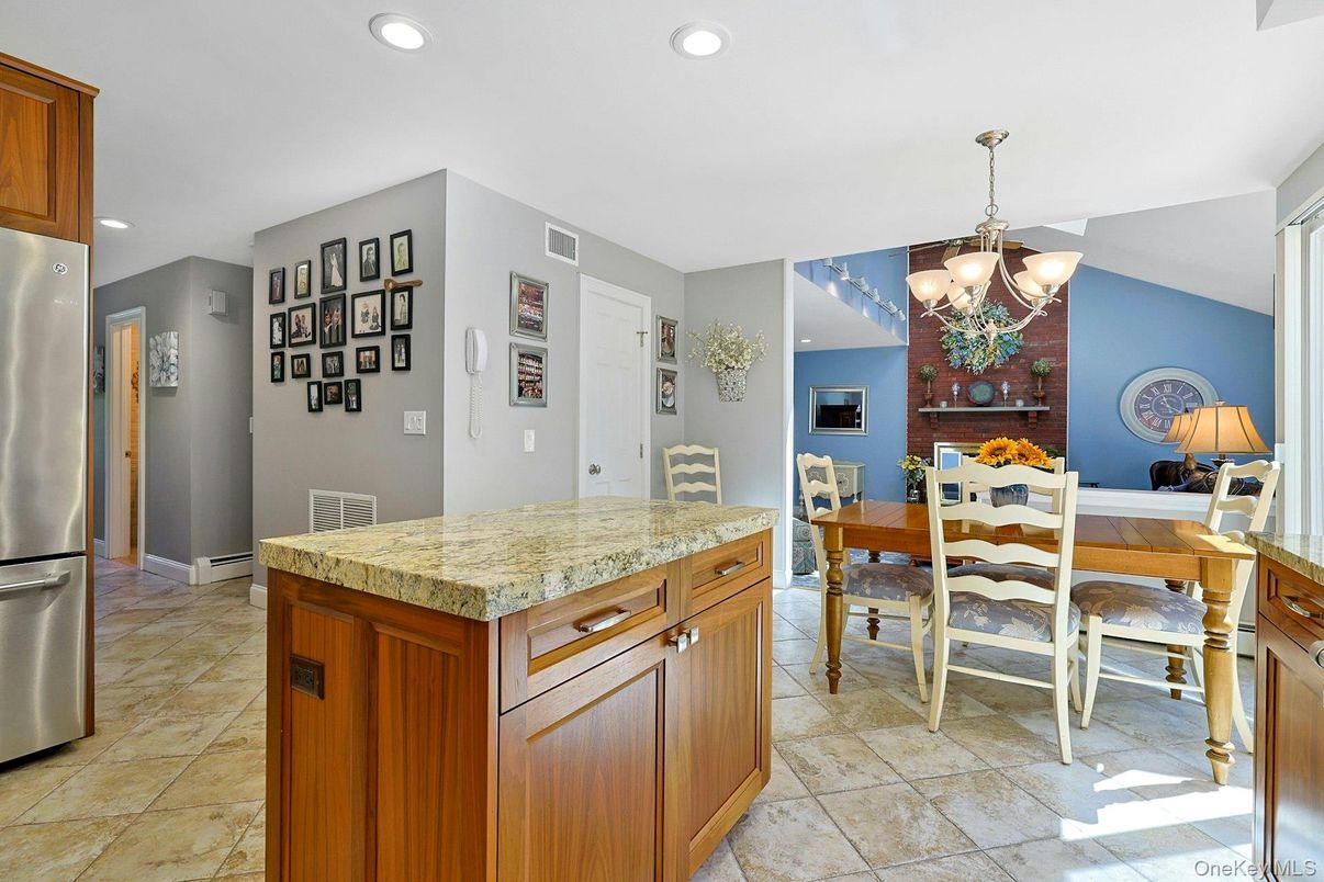 Chandelier, Dining room, Interior, Kitchen, Recessed Lighting