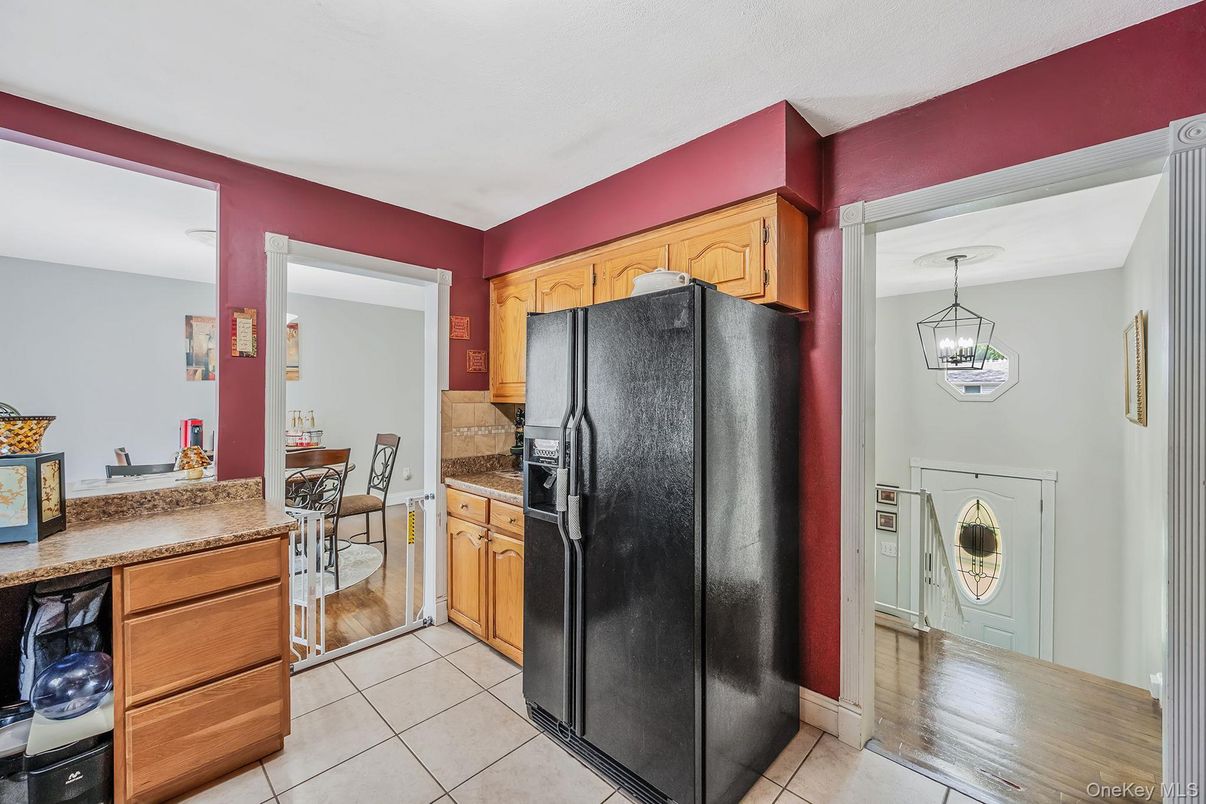 Dining room, Interior, Kitchen, Pendant Lights, Washer, Wood Texture Flooring