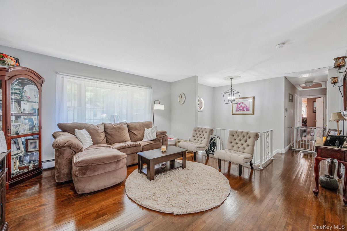 Interior, Living room, Pendant Lights, Wood Texture Flooring