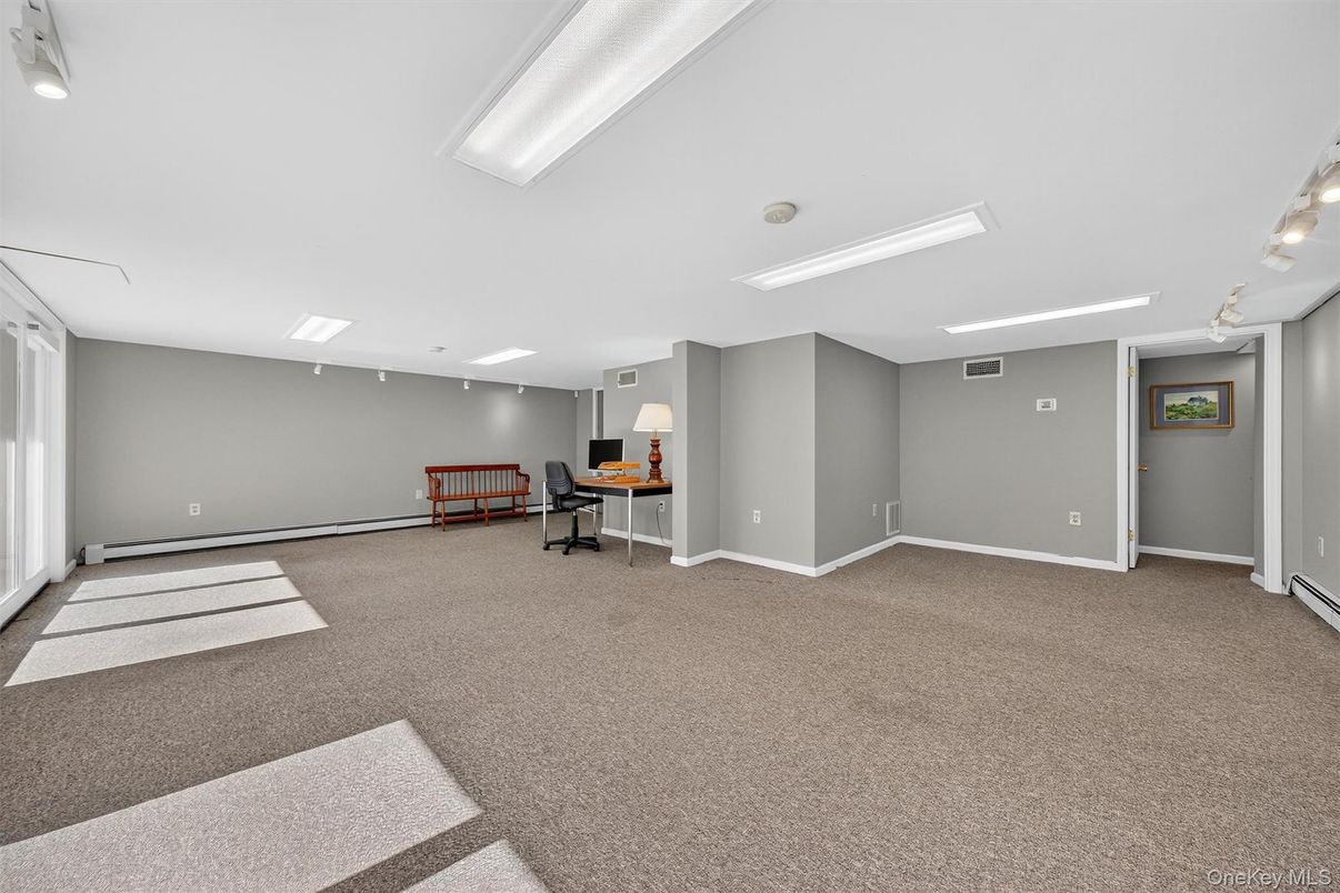 Empty room, Interior, Recessed Lighting