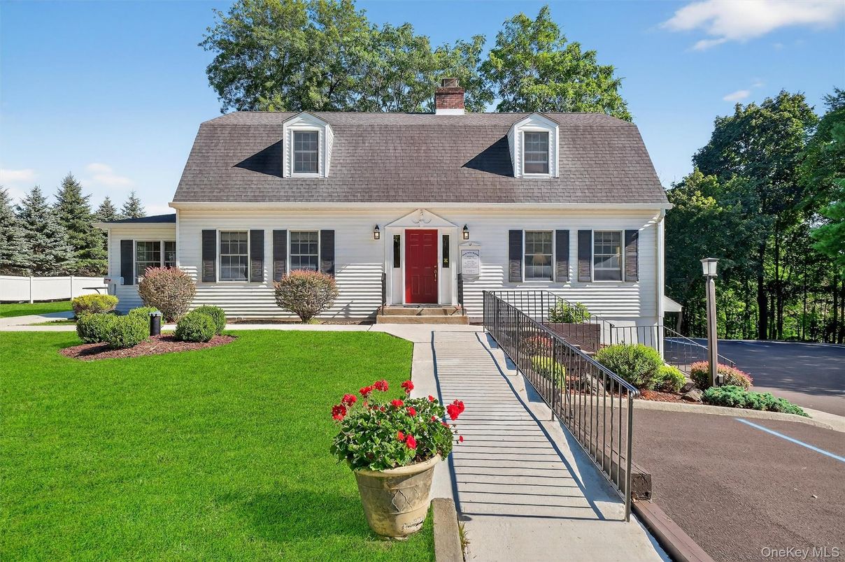 Exterior, Facade, Cape Cod