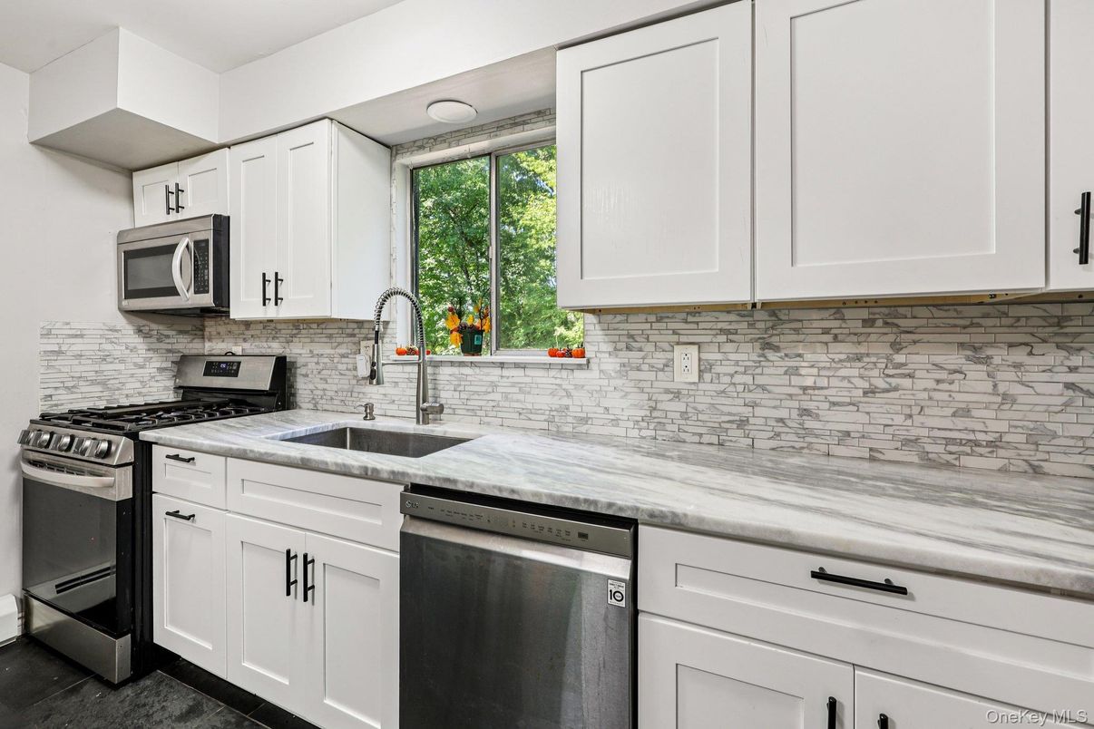 Interior, Kitchen, Stainless Steel Appliances