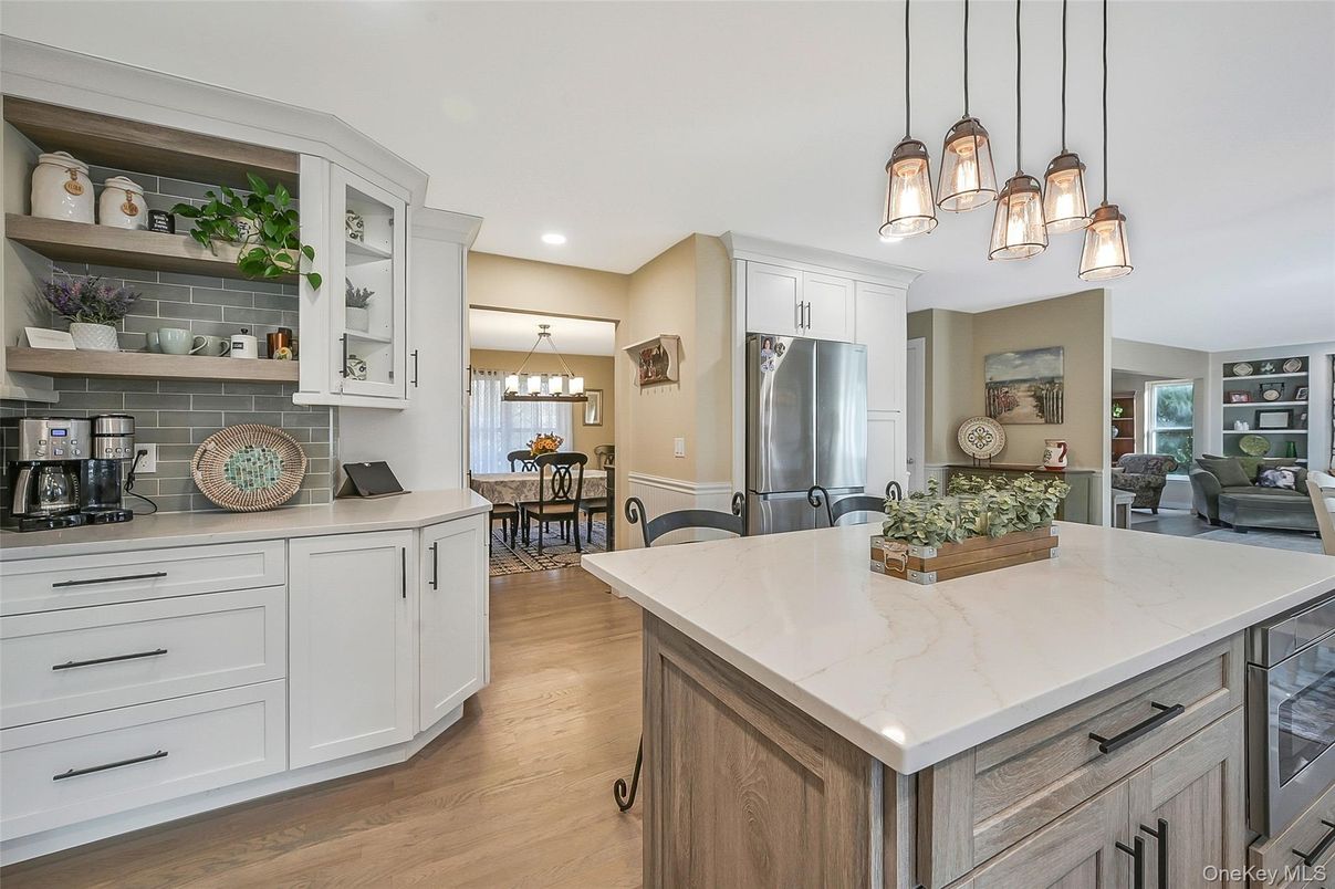 Dining room, Interior, Kitchen, Pendant Lights, Recessed Lighting, Stainless Steel Appliances, Wood Texture Flooring