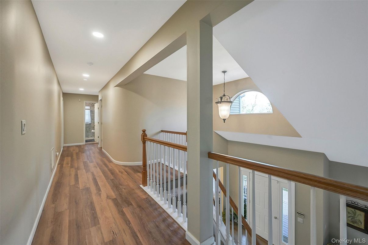 Interior, Pendant Lights, Recessed Lighting, Wood Texture Flooring